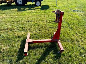 lot 116 image: Engine Stand