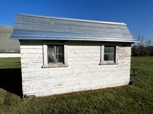 lot 122 image: Everything in Shed