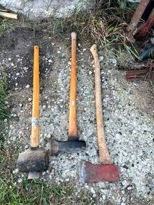 lot 129 image: Long Handle Tools