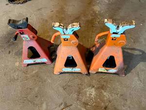 lot 257 image: Jack Stands