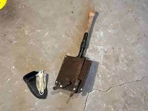 lot 267 image: Swiss Shovel with Leather Case & Pocket Shovel
