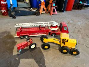 lot 271 image: Toy Truck, Tractor