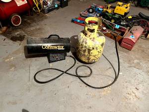 lot 289 image: Mr Heater Contractor 35000 BTU Heater & Propane Tank