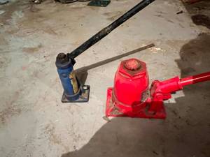 lot 299 image: 12 Ton & 2 Ton Hydraulic Jacks
