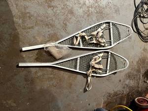 lot 236 image: Snow Shoes