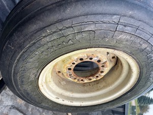 universal Wheel and tire 8 5L-14 tire