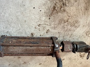 12 hyd cylinder