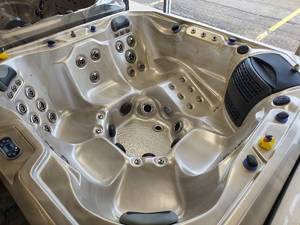 lot 2 image: ROLLO VALHALLA SPA HOT TUB