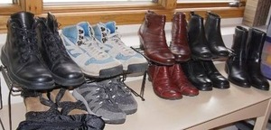 Clothing Shoes Dress Boots Womans Lot of 10, Hi-Tec Hiking Boots, Rieker Casual Leather Zip Heel Red, Kenneth Cole Len Slip-Ons, TAOS Julia Cork Wedge Sandals, Taos Rialto Ankle Boot Etc.