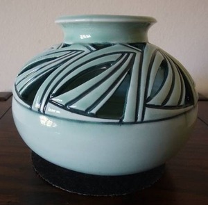 Artist Signed Pottery LOSO 7 wide 6 tall