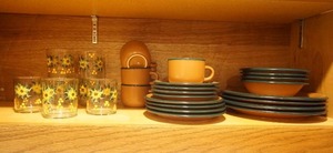 Collectible Stoneware Dish Set Heath Pottery() Marked n, Hand Painted Sunflower Drink Glasses