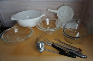 Housewares Kitchen Cookware Pyrex Clear Glass Mixing Bowls, Strainer, Utensils