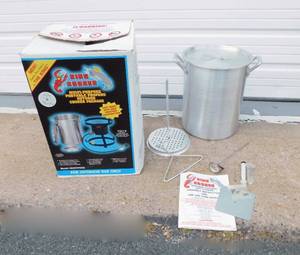 lot 54 image: King Kooker 30 Quart Aluminum Stock Pot with Cover and Accessories