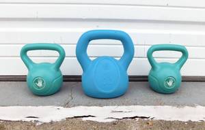 lot 66 image: Lot of 3 Kettlebells