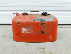 lot 111 image: Johnson Motor 6 Gallon Gas Can