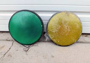 lot 107 image: Pair of Dialight Signal Lights Green and Yellow