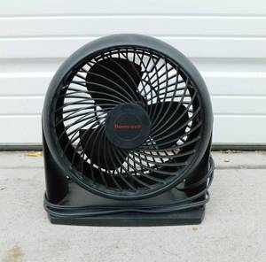 lot 106 image: Honeywell 3 Speed Fan