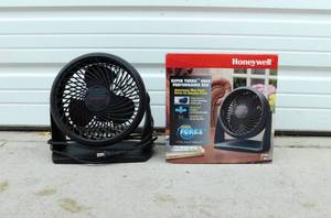 lot 82 image: Honeywell 3 Speed Fan