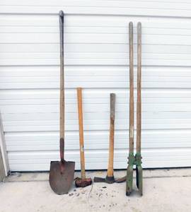lot 113 image: Lot of 4 Outdoor Tools