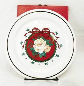 lot 90 image: Treasure Craft Holiday Rose Cookie Plater and Salt and Pepper Shakers