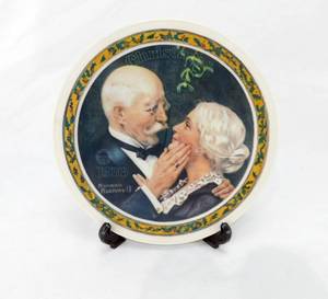 lot 118 image: Vintage 1976 Numbered Norman Rockwell Golden Christmas Collector Plate by  Edwin M Knowles Fine China