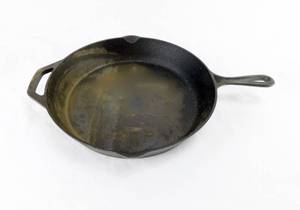 lot 137 image: 12 Inch Cast Iron Skillet