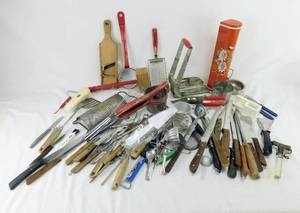 lot 138 image: Large Lot of Vintage Kitchen Utensils including Glass Pyrex Handle