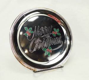 lot 32 image: 3 Holiday Serving Platters