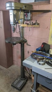 lot 3 image: Duracraft Model 1600 Drill Press