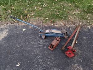 lot 22 image: Set of Three Vehicle Jacks