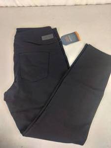 lot 370 image: NEW JAG Ricki Black Leggings Size 14