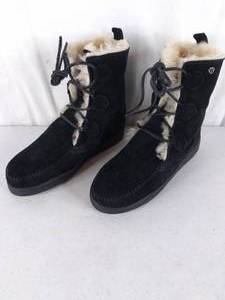 lot 440 image: NEW Minnetonka Womens Juniper Sheepskin Lined Winter Boots, Size 7