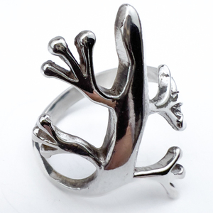 lot 111 image: Marsala - Is It A Lizard Or Is It A Gecko - Playful Sterling Silver Ring. Size 8 - 8.25.