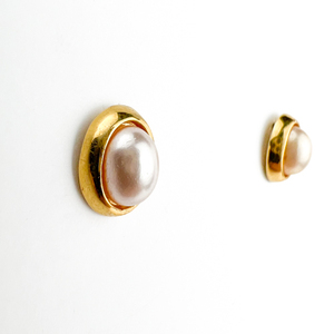lot 37 image: Richelieu Yellow Plated Metal Stud Earrings . Imitation Pearl.
