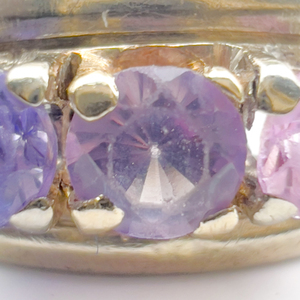 lot 3 image: Waltham Graduated Color White 10K Ring. Size 6 - 6.25.