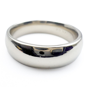 lot 8 image: Tessler & Weiss Wedding Band - Gents White 14K Ring. Size 9.5 - 9.75.