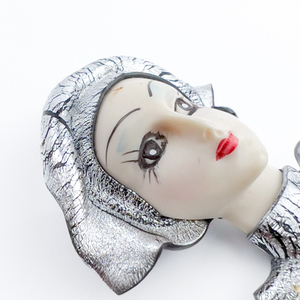 lot 139 image: Vintage Lady Brooch.
