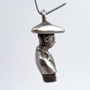 lot 138 image: Paul Revere Bust, Unknown Maker, VINTAGE Sterling Silver Solid Cast Charm.