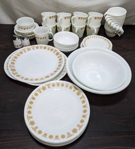 lot 13 image: Set Of PyrexCorelle Dinnerware