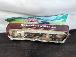 lot 19 image: Vintage Dunkin Donuts Tractor And Trailer