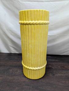 lot 21 image: Large Ceramic Planter