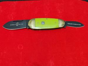 lot 28 image: Zombie Nick Pocket Knife