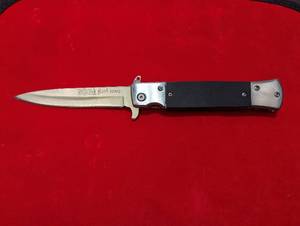 lot 33 image: SOG Flash Tanto Pocket Knife