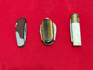 lot 52 image: Three Pocket Knives