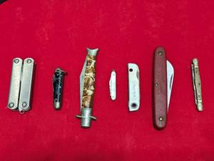 lot 54 image: Six Pocket Knives