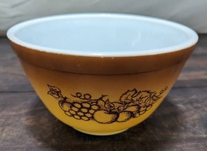 lot 57 image: Pyrex Bowl