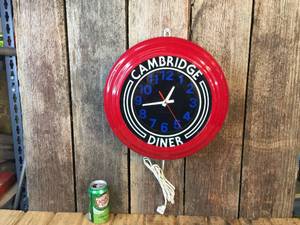 lot 56 image: Cambridge Diner Neon Style Electric Clock