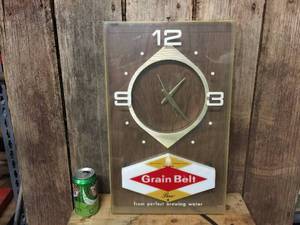 lot 59 image: Wonderful Classic Grain Belt Acrylic Clock