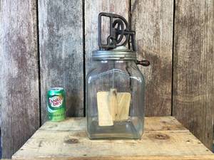 lot 92 image: Antique Dazey No. 60 Butter Churn