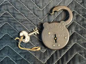 lot 106 image: Antique SAMSON Eight Lever Lock W Key
